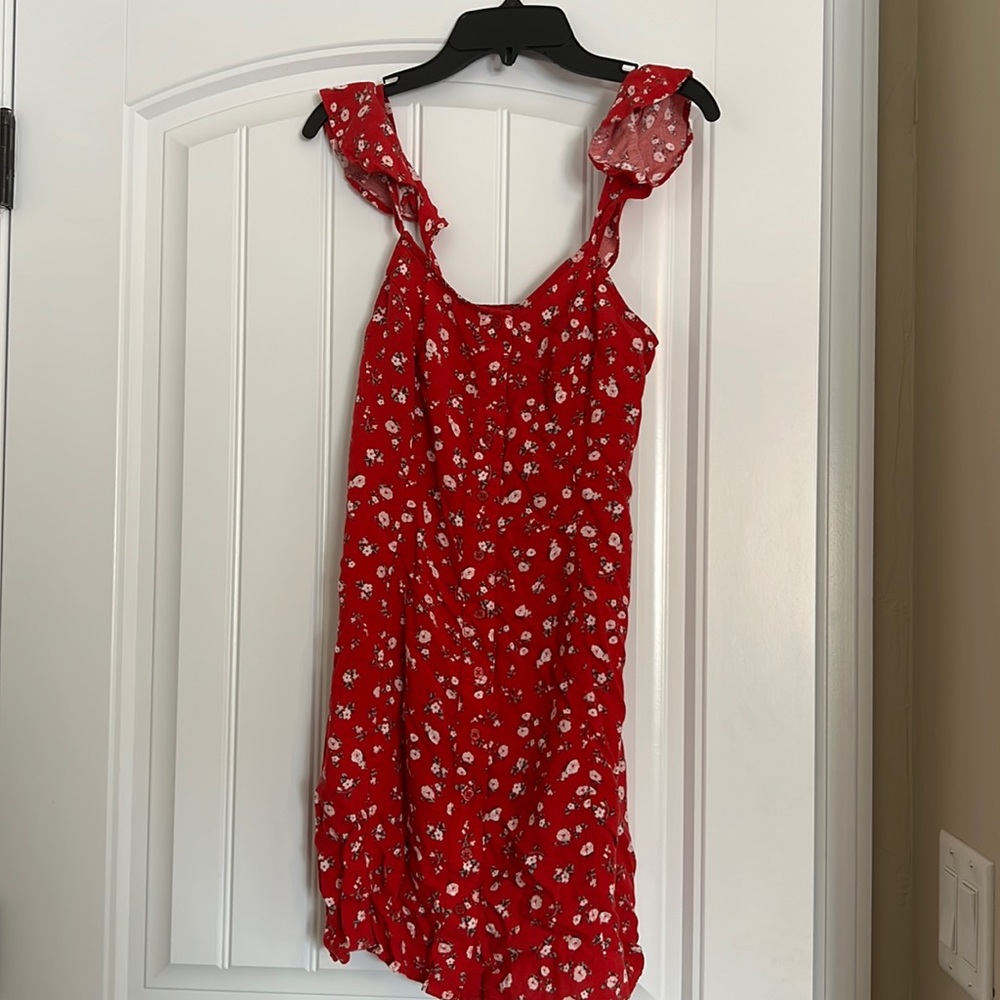 cute summer dress, size small and is red with flowers on it
